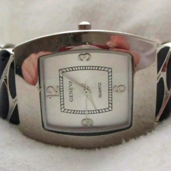 SALE, WOMENS GENEVA QIARTZ, BANGLE CUFF WATCH! ☆☆3 FOR $25☆☆ - Picture 5 of 10